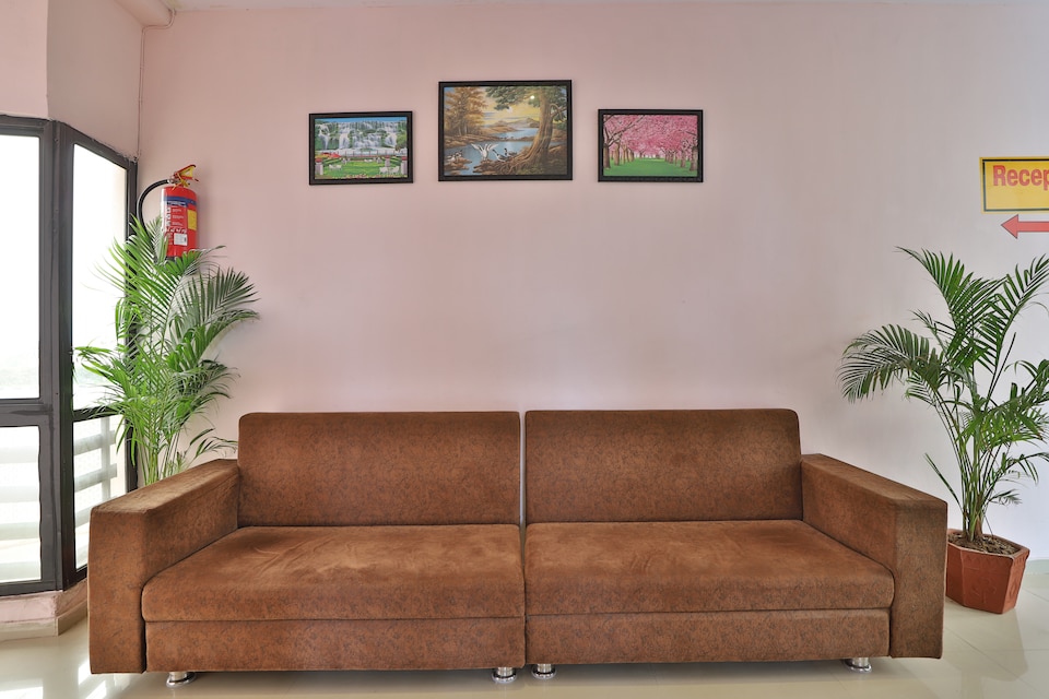 Hotel O D K Guest House, Gnaesh Chokdi, Anand