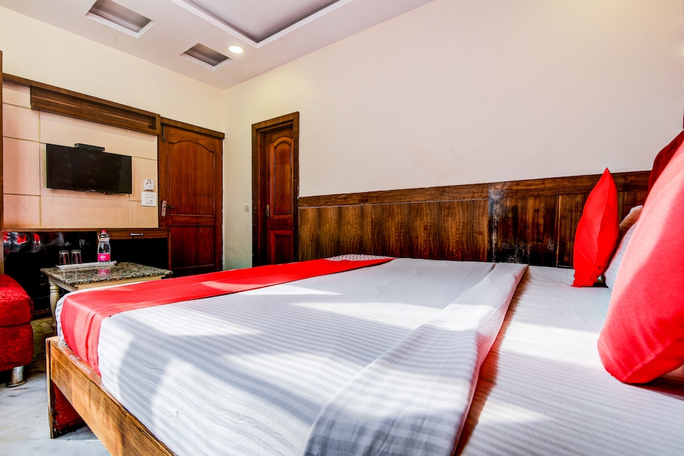 OYO 3647 Hotel Rahul Palace, Karol Bagh Delhi, Delhi