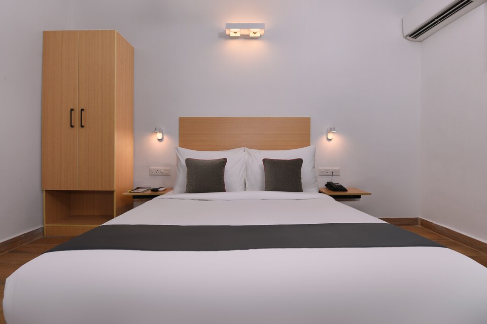 OYO Townhouse 256 Silver Palm Resort, Candolim, Goa