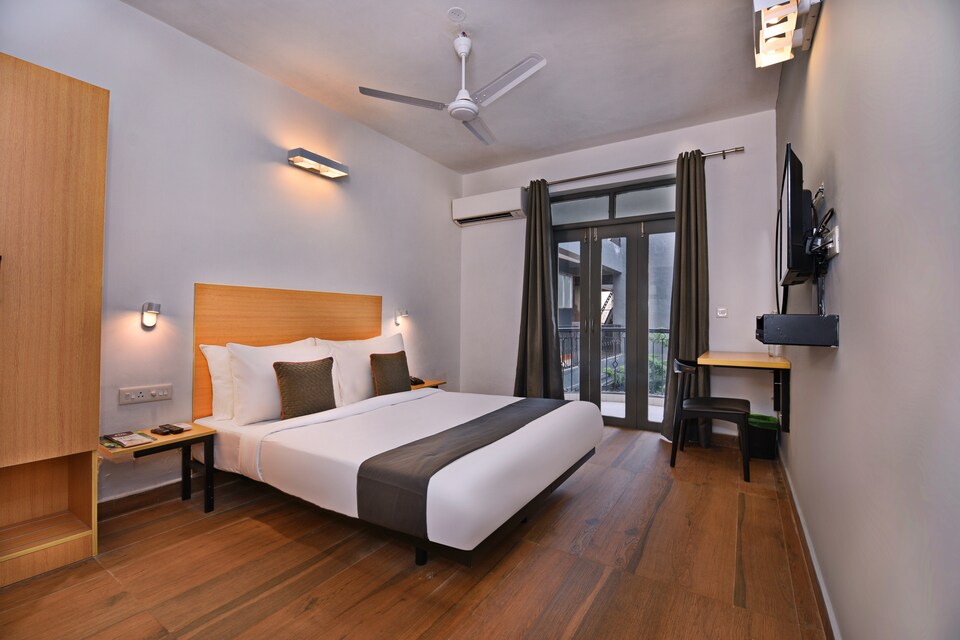 OYO Townhouse 256 Silver Palm Resort, Candolim, Goa