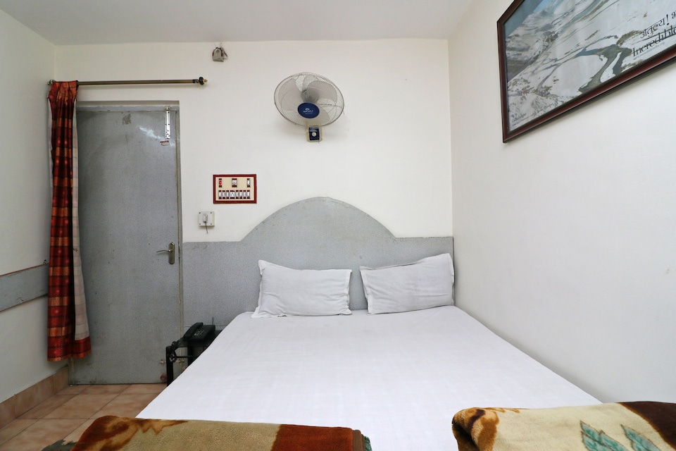 SPOT ON 37503 Hotel Akash, Patna Station, Patna