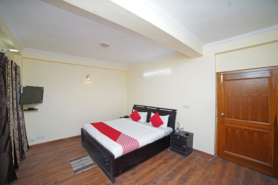 OYO Flagship 37508 Hotel You And Me, Highcourt Nainital, Nainital