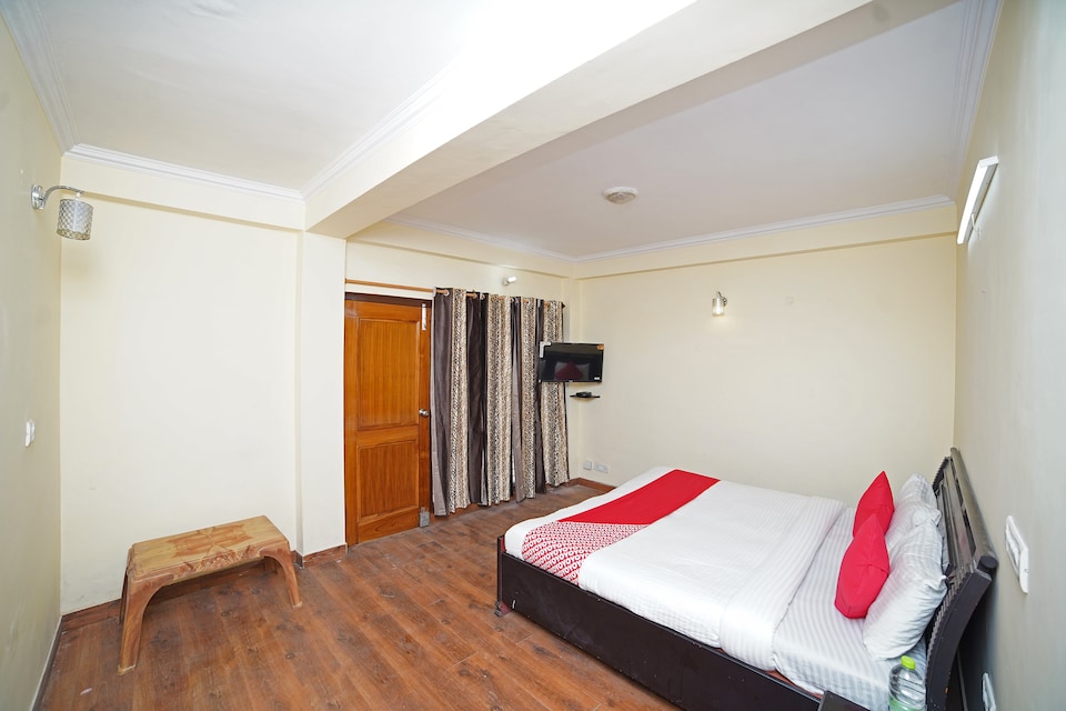 OYO Flagship 37508 Hotel You And Me, Highcourt Nainital, Nainital