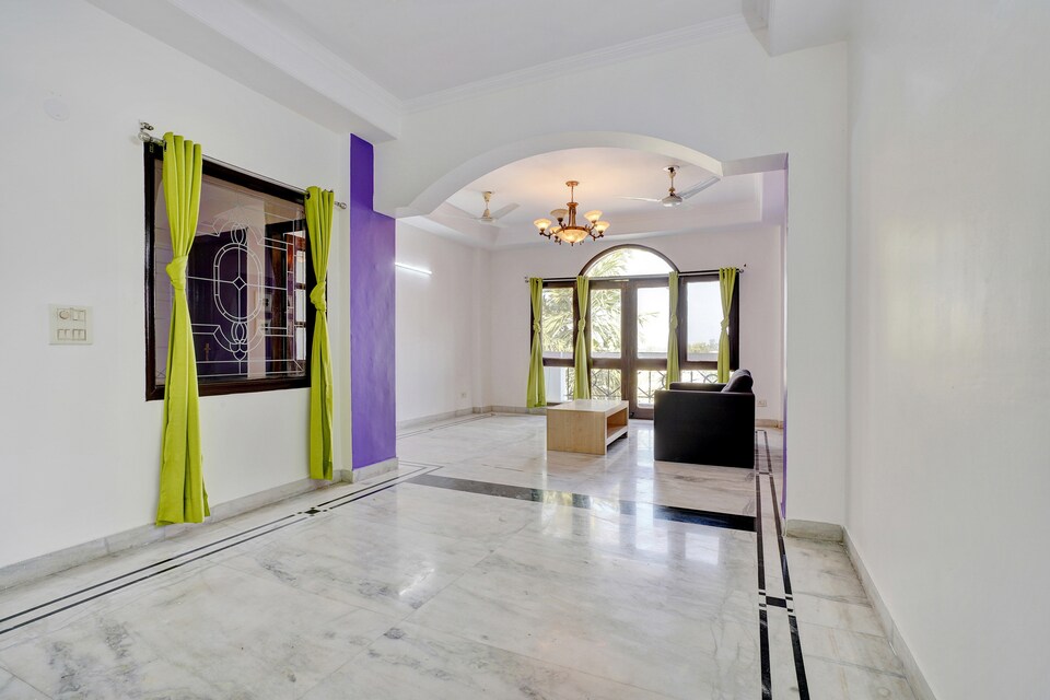 OYO 37512 Spacious Stay Saket Metro, Saket Delhi, Delhi