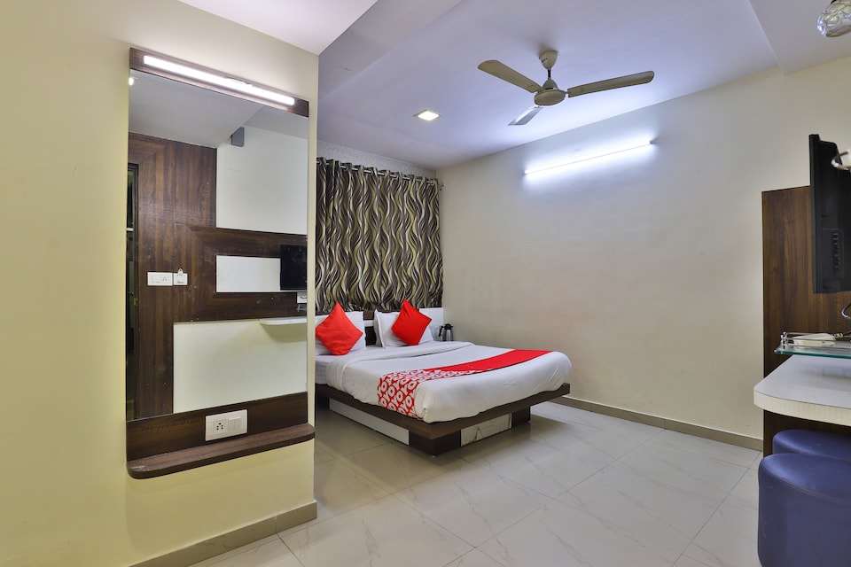 Hotel O Sri Balaji Residency, SG Highway Ahmedabad, Ahmedabad