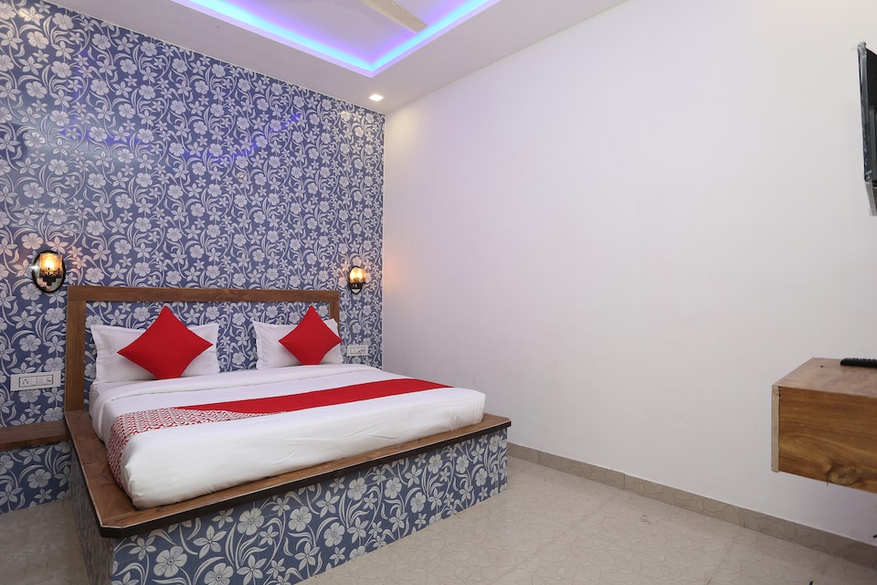OYO 37540 Hotel Govind Grand, Fatehabad Road, Agra