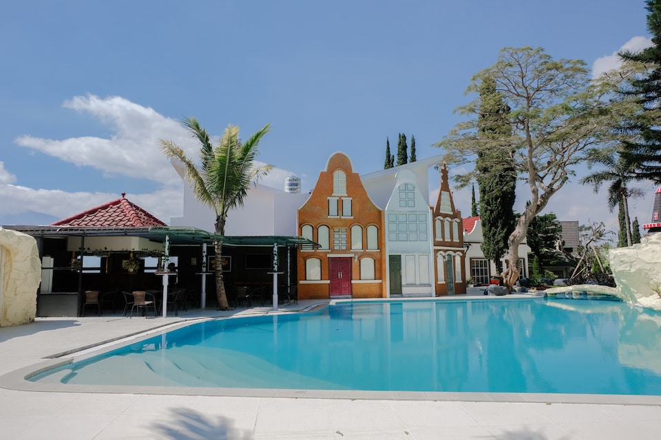 Capital O 802 Omah Londo Hotel & Resort, Batu, Batu