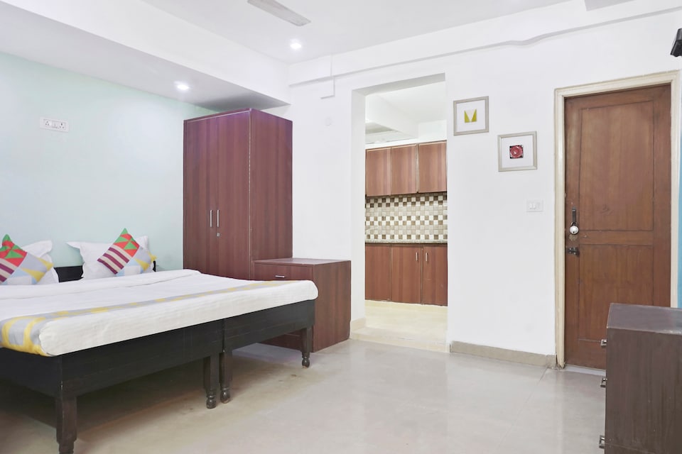 OYO 37547 Elegant Studios Lajpat Nagar, Lajpat Nagar Delhi, Delhi