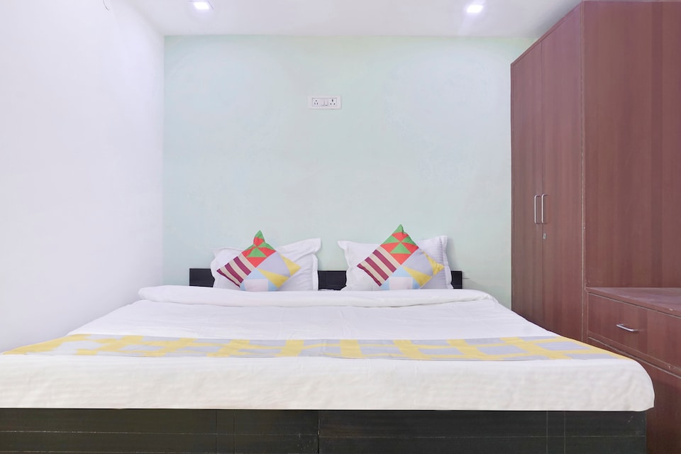 OYO 37547 Elegant Studios Lajpat Nagar, Lajpat Nagar Delhi, Delhi