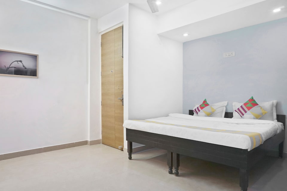 OYO 37547 Elegant Studios Lajpat Nagar, Lajpat Nagar Delhi, Delhi