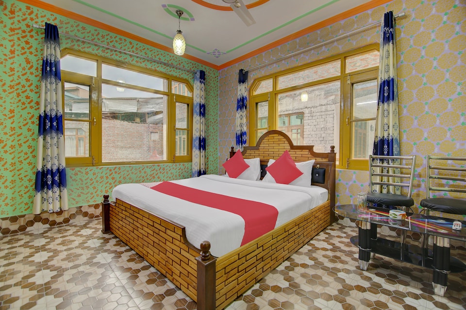 OYO 37553 Road Star GH, Dalgate Srinagar, Srinagar