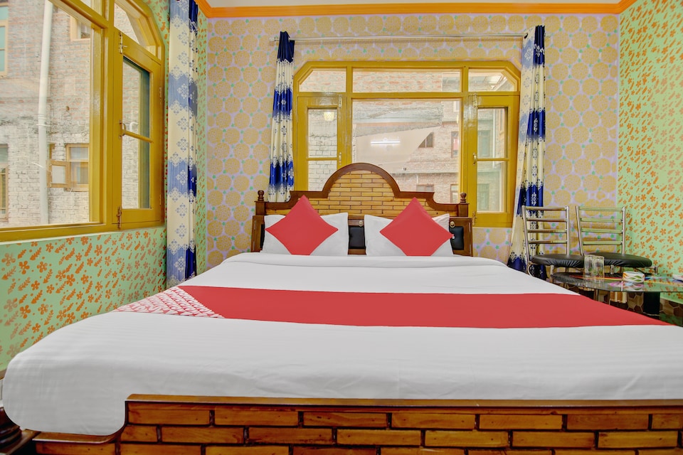 OYO 37553 Road Star GH, Dalgate Srinagar, Srinagar