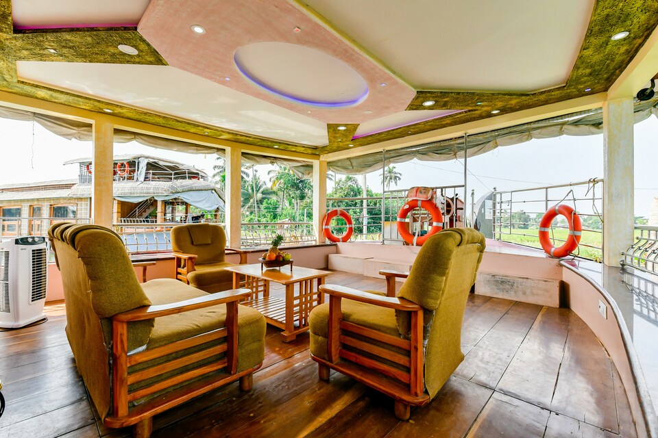 OYO 37554 Eco Diamond Houseboat, AC Road Alappuzha, Alappuzha