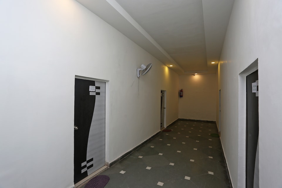 OYO Bg House, Airport Delhi, Delhi Transit