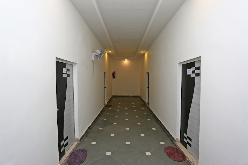 OYO Bg House, Airport Delhi, Delhi Transit