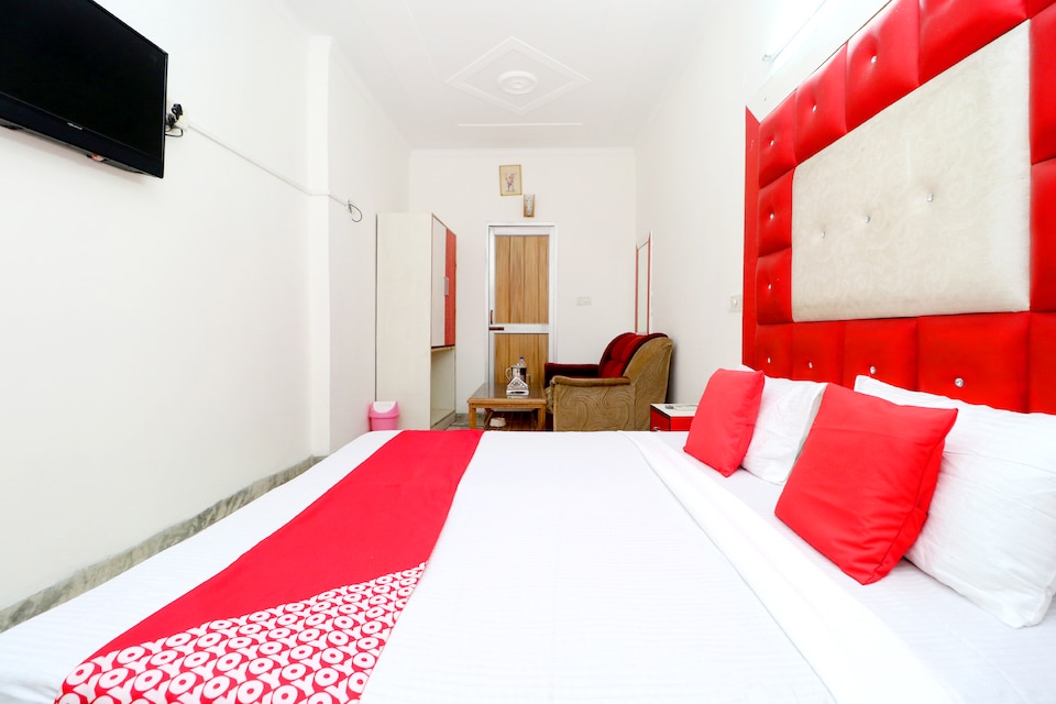 Live with new code-CHA715, South Chandigarh, Chandigarh