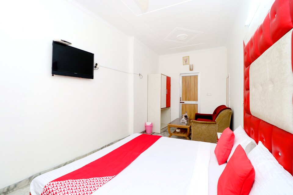 Live with new code-CHA715, South Chandigarh, Chandigarh