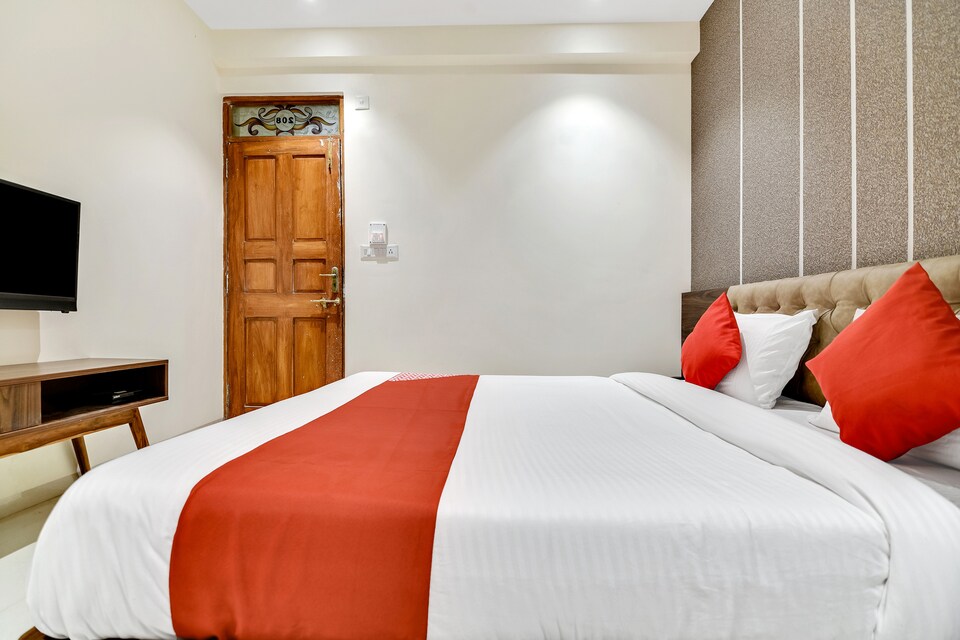 OYO 37671 Sudarshan Palace , Latur city, Latur