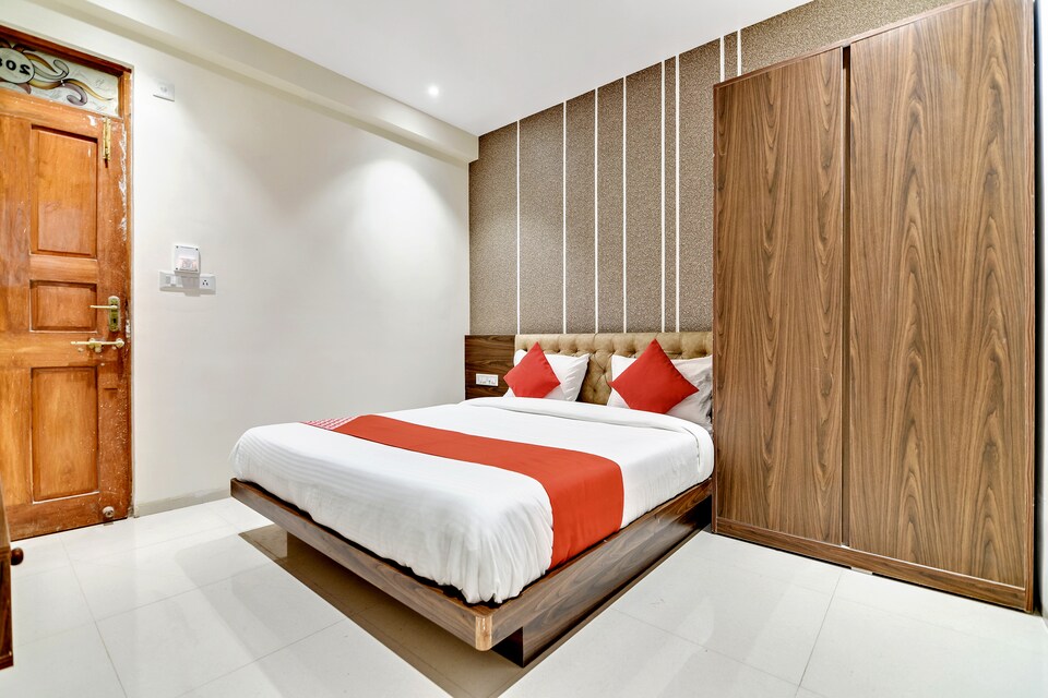 OYO 37671 Sudarshan Palace , Latur city, Latur