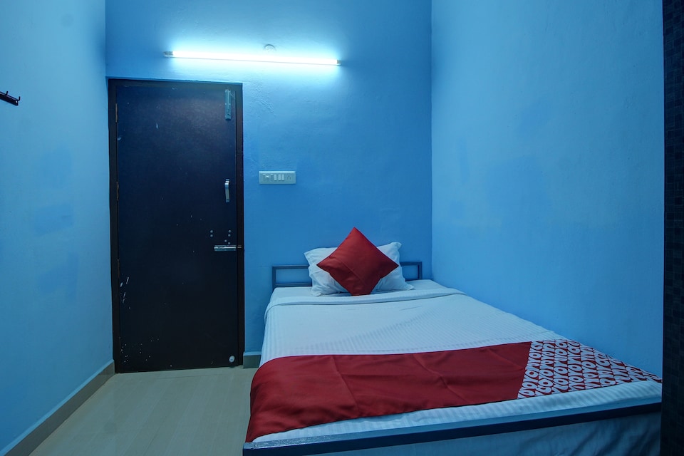 OYO 37674 Ve Vin Lodge, Thiruthani, तिरुट्टनी