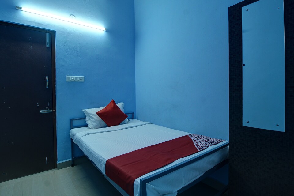 OYO 37674 Ve Vin Lodge, Thiruthani, तिरुट्टनी