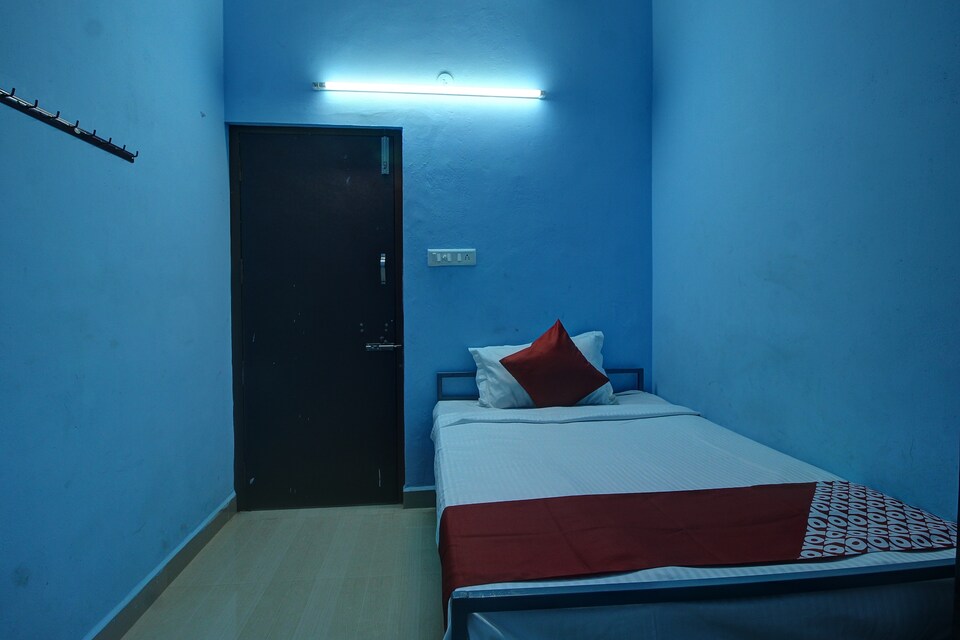 OYO 37674 Ve Vin Lodge, Thiruthani, तिरुट्टनी