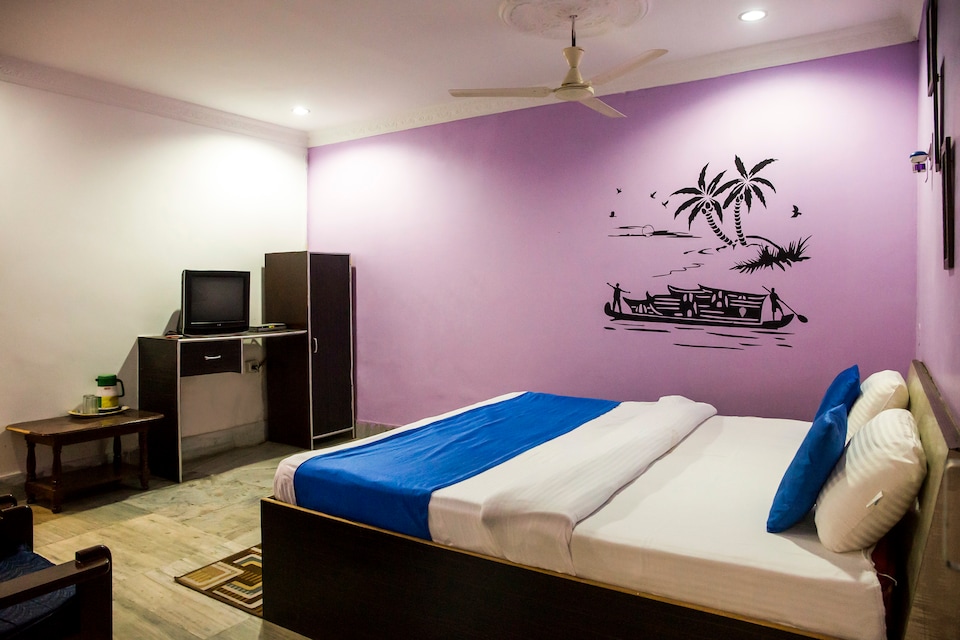 OYO 3660 near Kalinga Hospital, Chandrasekharpur, Bhubaneswar