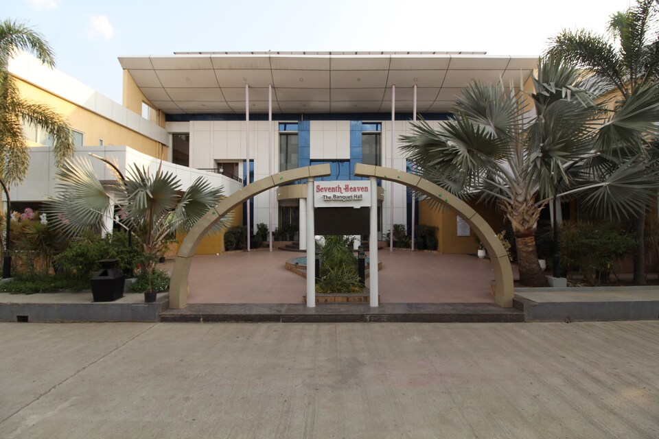 पैलेट - कार्निवल रिज़ॉर्ट, Latur city, लातूर