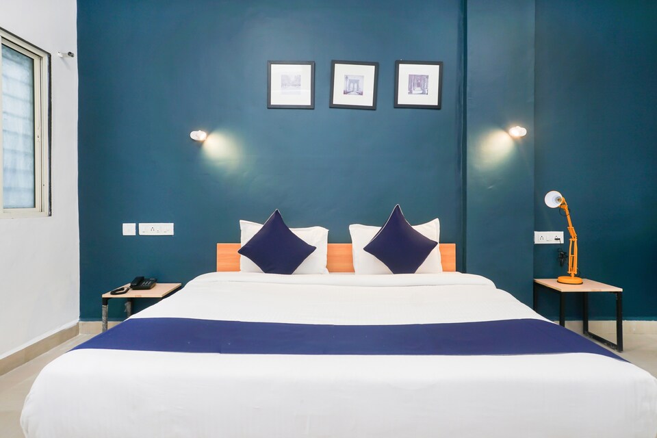 SilverKey Executive Stays 37681 Vishrantwadi, Viman Nagar, Pune