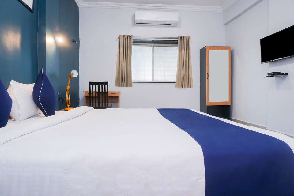 SilverKey Executive Stays 37681 Vishrantwadi, Viman Nagar, Pune