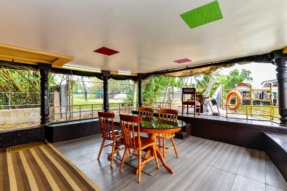 OYO 37685 Big B Classic Houseboat, AC Road Alappuzha, Alappuzha