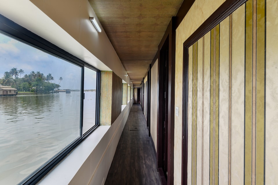 OYO 37685 Big B Classic Houseboat, AC Road Alappuzha, Alappuzha