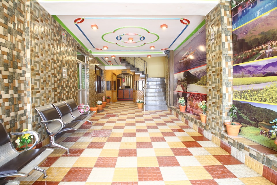 OYO 37706 Hotel Grand Inn, Dalgate Srinagar, Srinagar