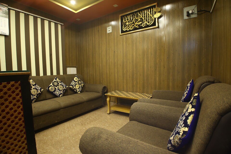 OYO 37706 Hotel Grand Inn, Dalgate Srinagar, Srinagar