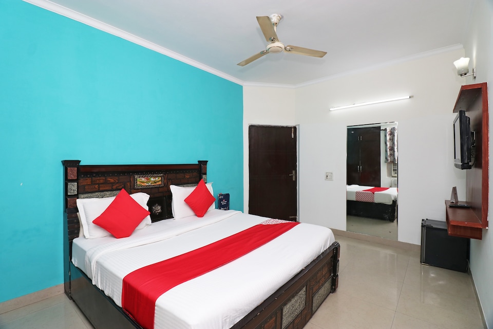 LIVE with DEL5049, Saket Delhi, Delhi