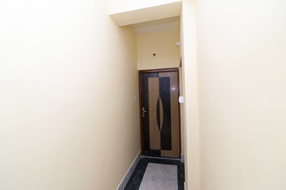 SPOT ON 37720 Divine Guest House, Rajarhat Kolkata, Kolkata