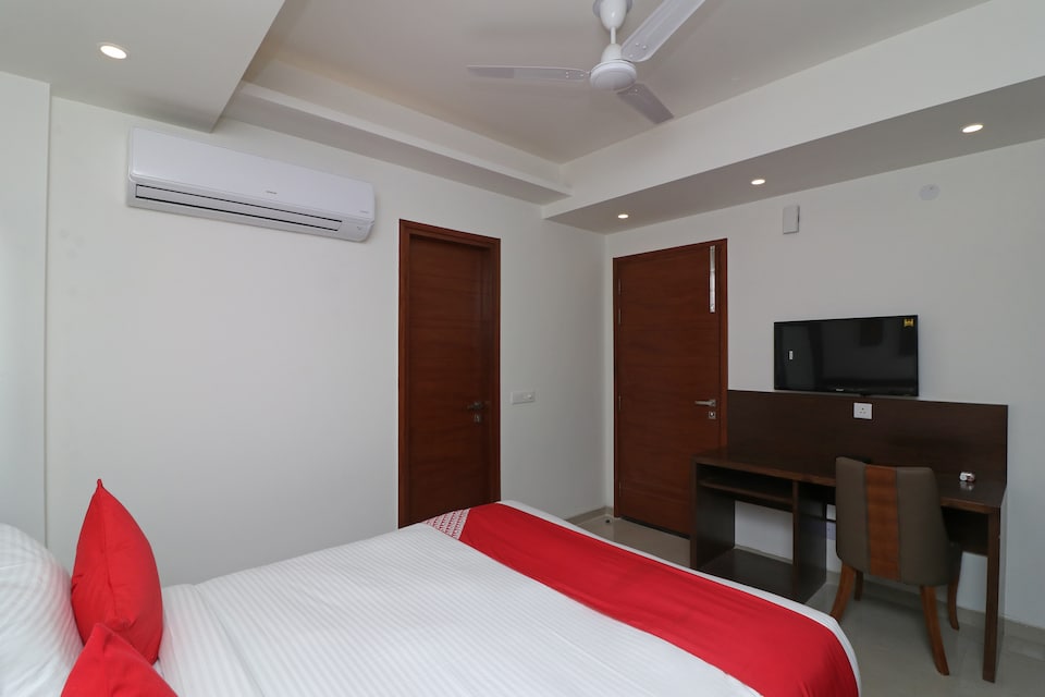 Oyo 37722 Silver Oak Luxury Inn, Airport-Dwarka Delhi, दिल्ली