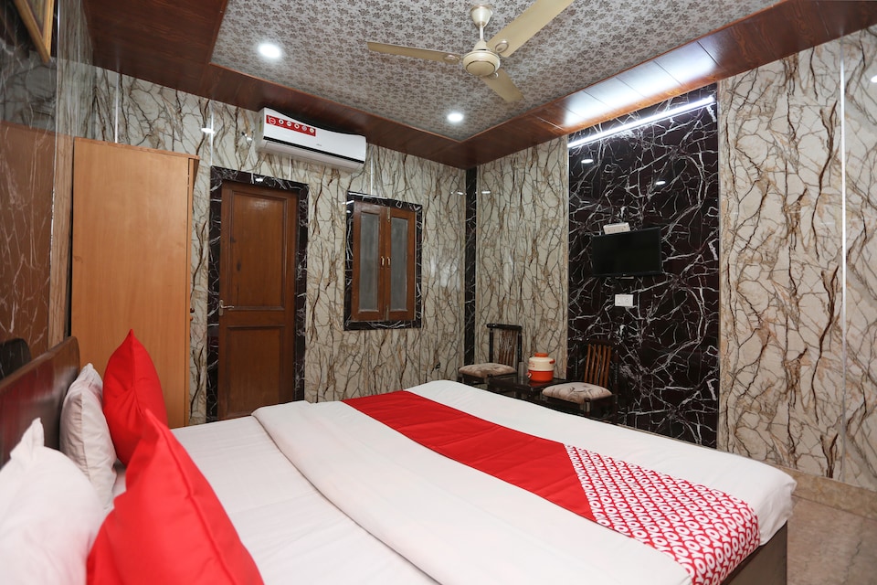 OYO 37729 Shri Swami Haridas Bhawan, Banke Bihari Mandir Vrindavan, Vrindavan