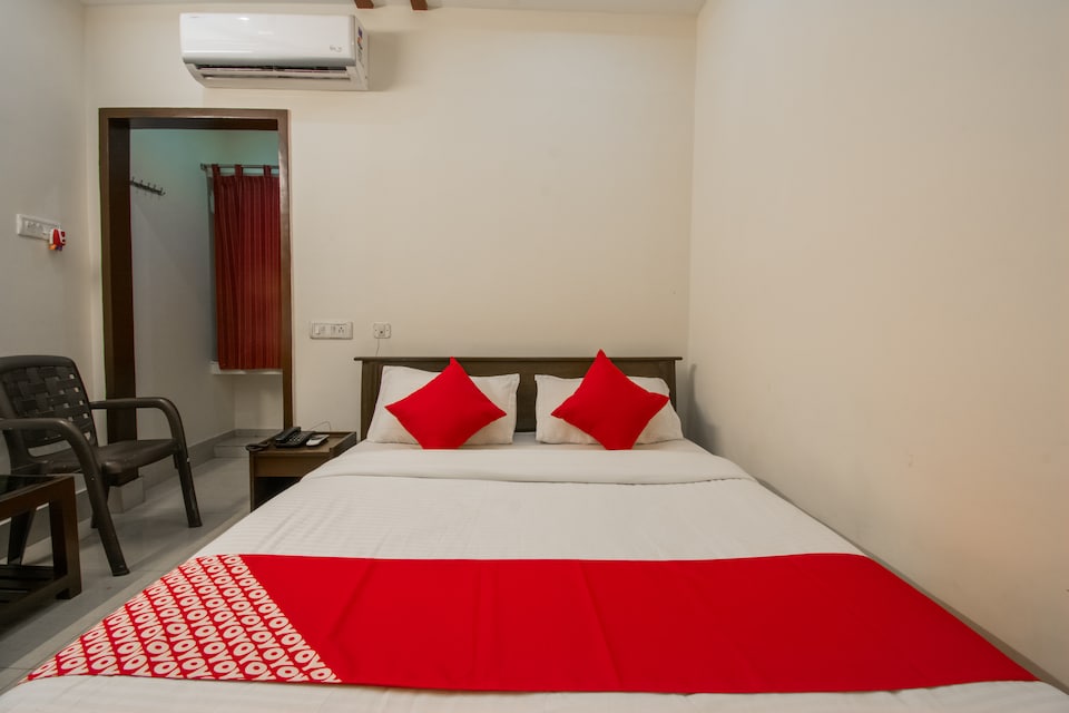OYO 37735 Sri Harshitha Residency, Kovvur, Rajahmundry