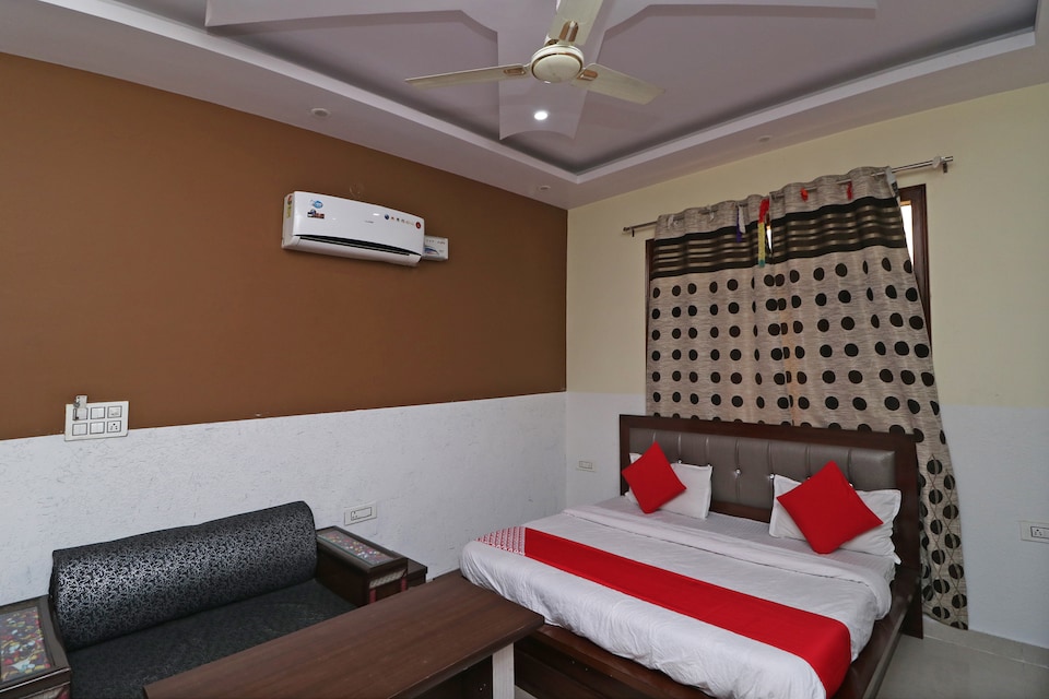 OYO 37749 Hotel Abhyam, Una, Una