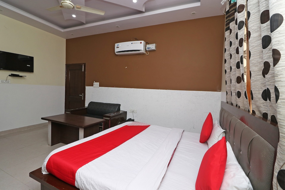 OYO 37749 Hotel Abhyam, Una, Una