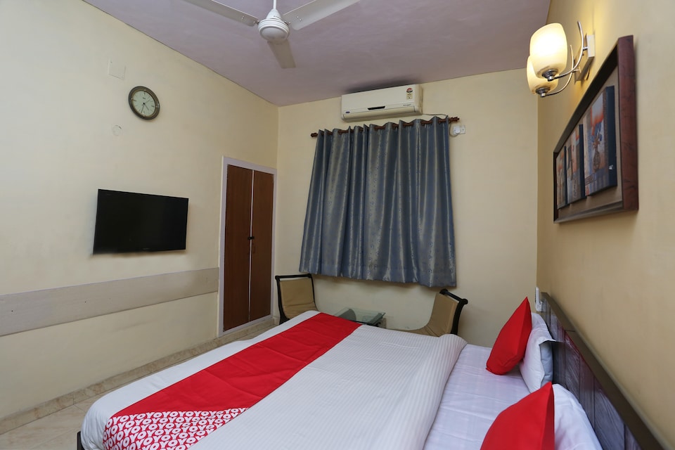 OYO 37765 Sumitra Inn, AIIMS Delhi, Delhi