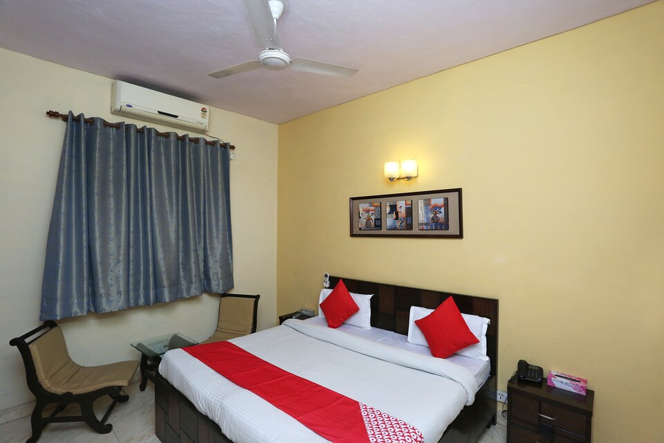 OYO 37765 Sumitra Inn, AIIMS Delhi, Delhi