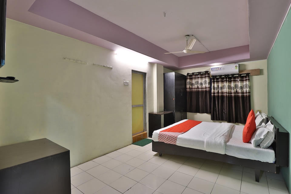 OYO 37786 Hotel Harmony, P N Marg Jamnagar, Jamnagar