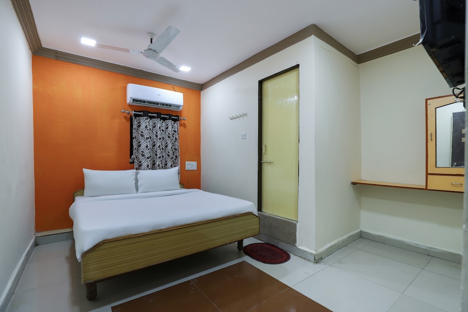 SPOT ON 37787 Hotel Savera, SG Highway Ahmedabad, Ahmedabad