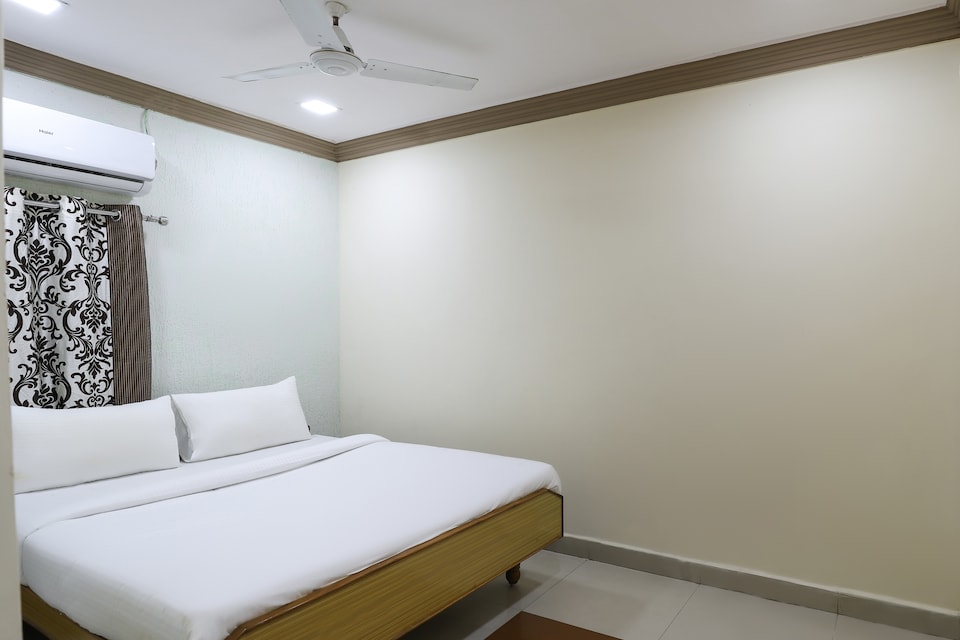 SPOT ON 37787 Hotel Savera, SG Highway Ahmedabad, Ahmedabad
