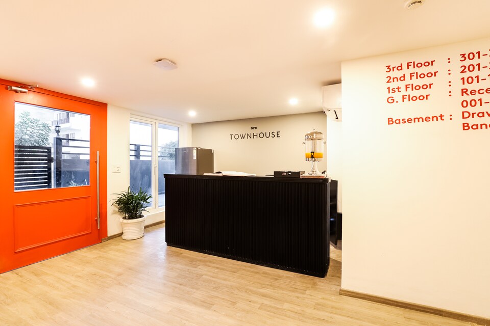 OYO Townhouse 284 Sector 51 Near Amity School Gurgaon Near Appu Ghar, Golf Course Road, Gurgaon