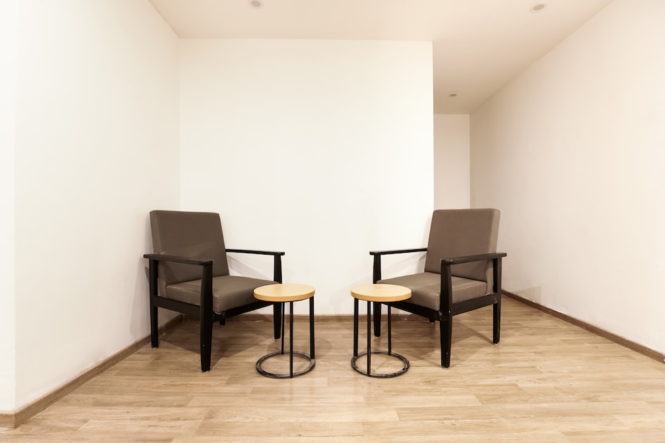 OYO Townhouse 284 Sector 51 Near Amity School Gurgaon Near Appu Ghar, Golf Course Road, Gurgaon