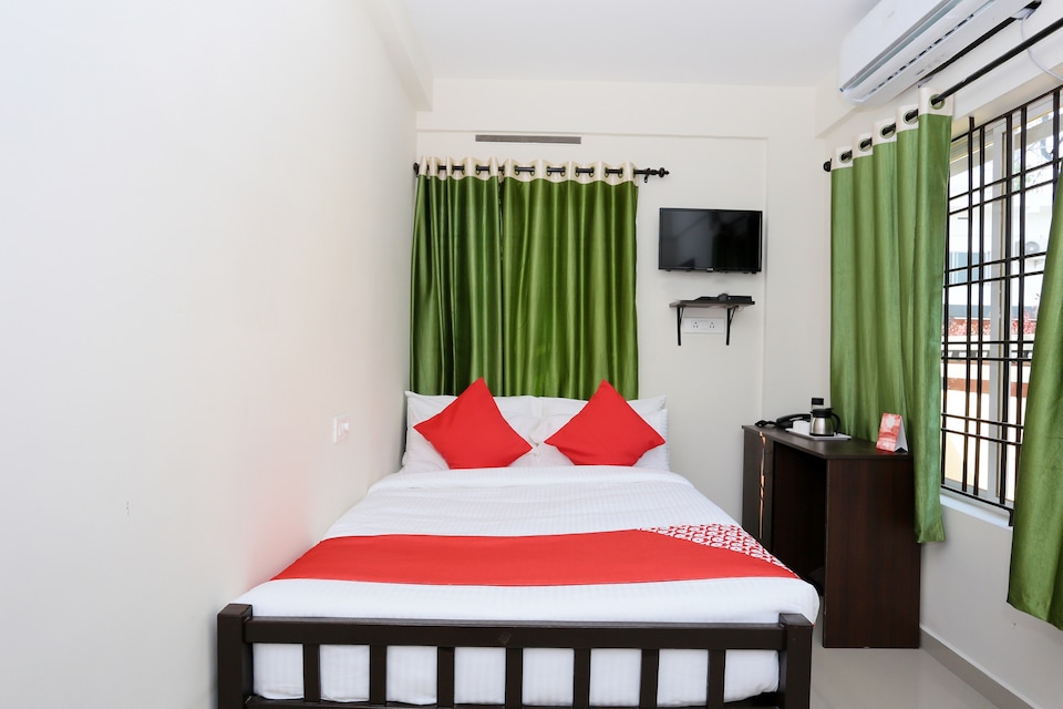 OYO 37808 Hotel Charminar, Pallimukku Kochi, Kochi