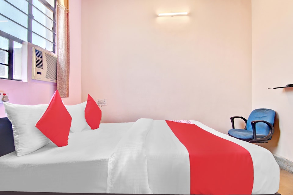 OYO 37823 Sri Renuka Boarding & Lodging, Peenya Bangalore, Bangalore